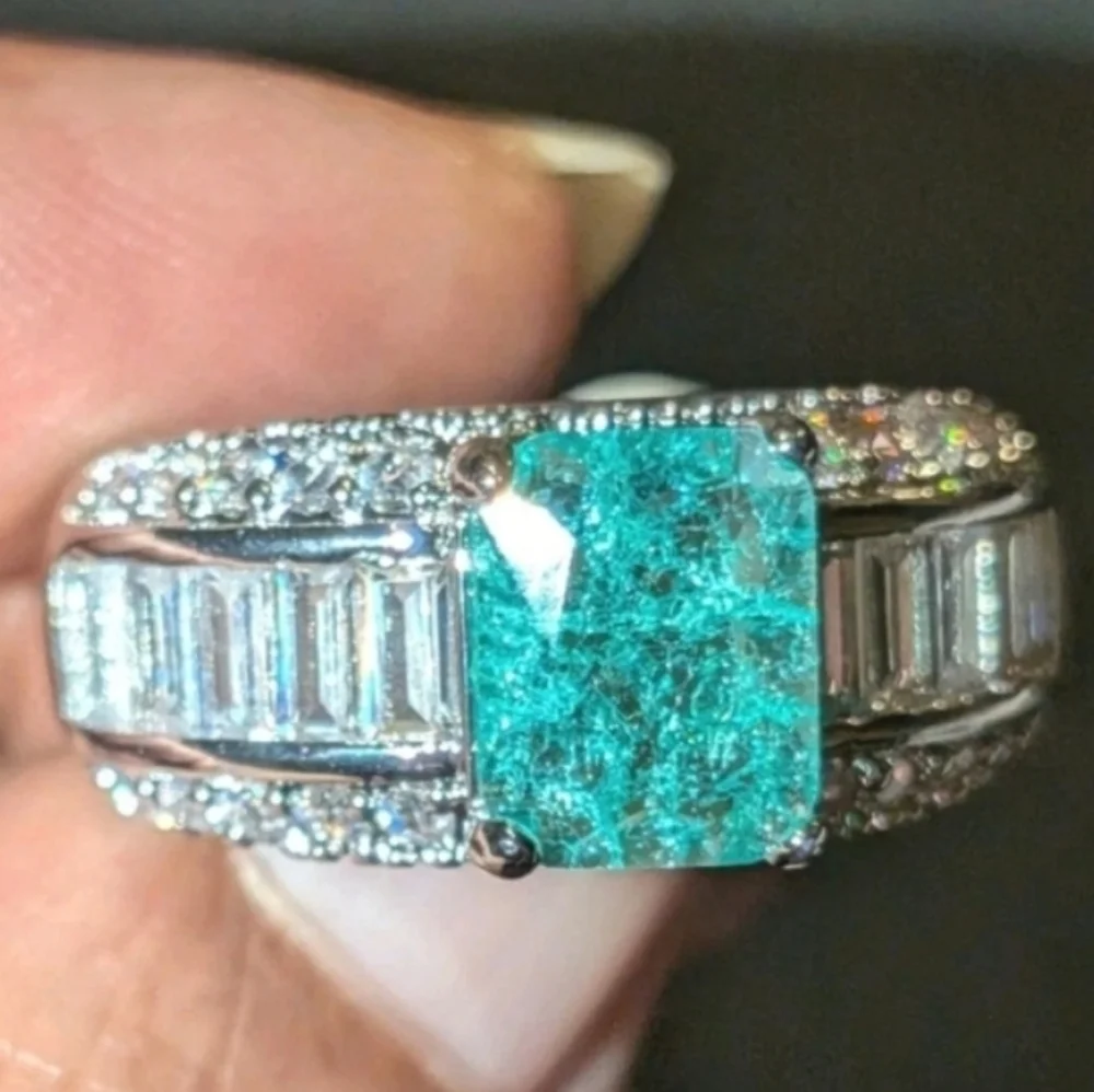 boutique silver features